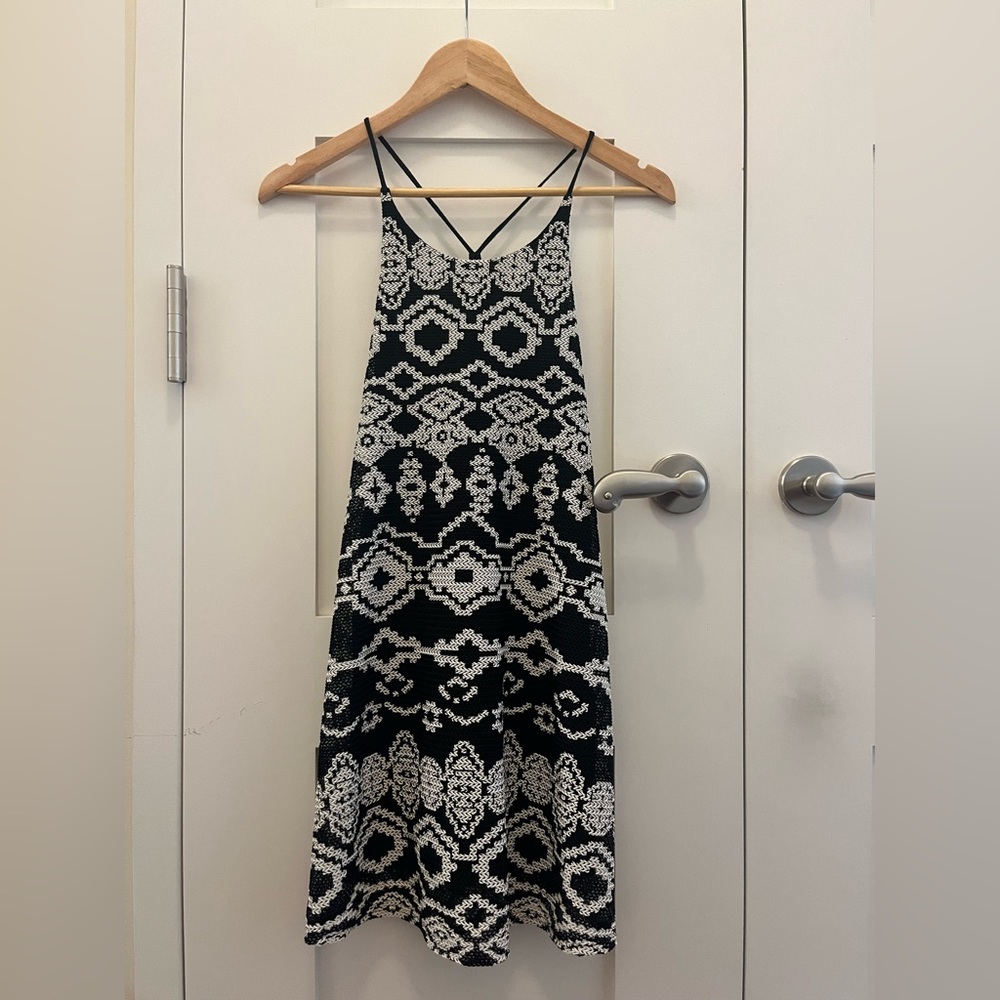 cute flowy spring / summer dress, in perfect condition!